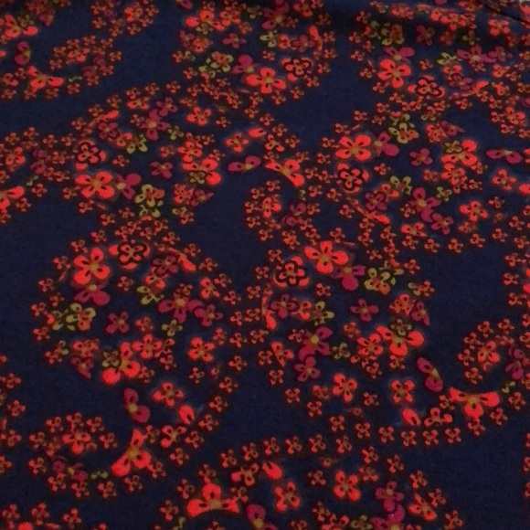 LuLaRoe Irma Top - Picture 3 of 4